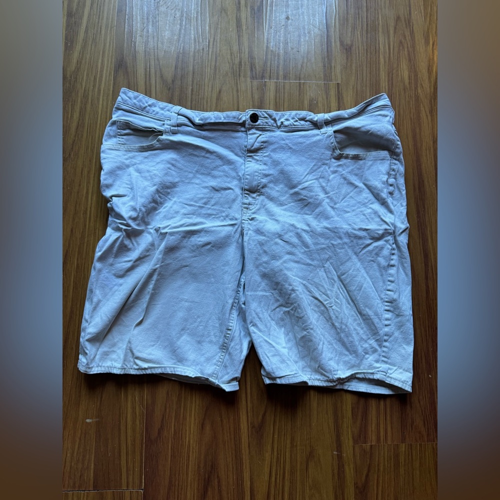 Men's Casual White Shorts size 26w